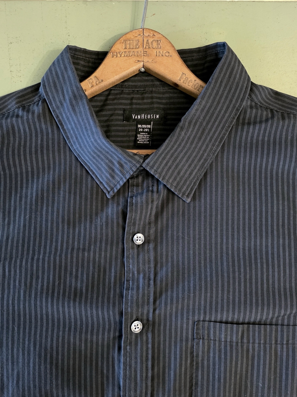 Van Heusen Big & Tall Button down Shirt Mens 3XL 20-20½ Shadow Striped Black EUC